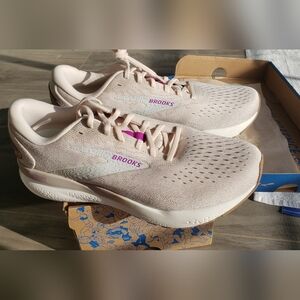 NWOT Brooks Ghost 16 Running Shoes sz11